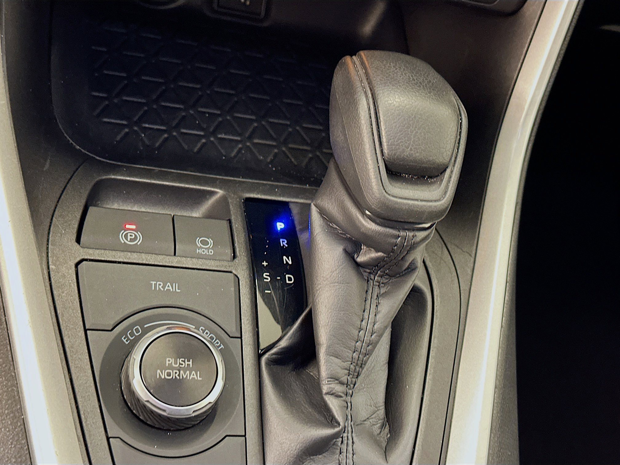 Used 2025 Toyota RAV4 XLE AWD/4WD image 25
