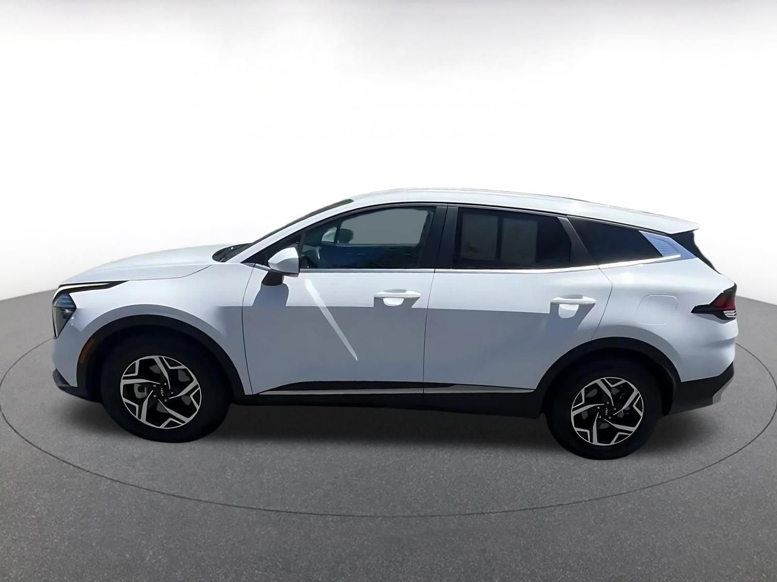 Used 2025 Kia Sportage LX FWD image 10