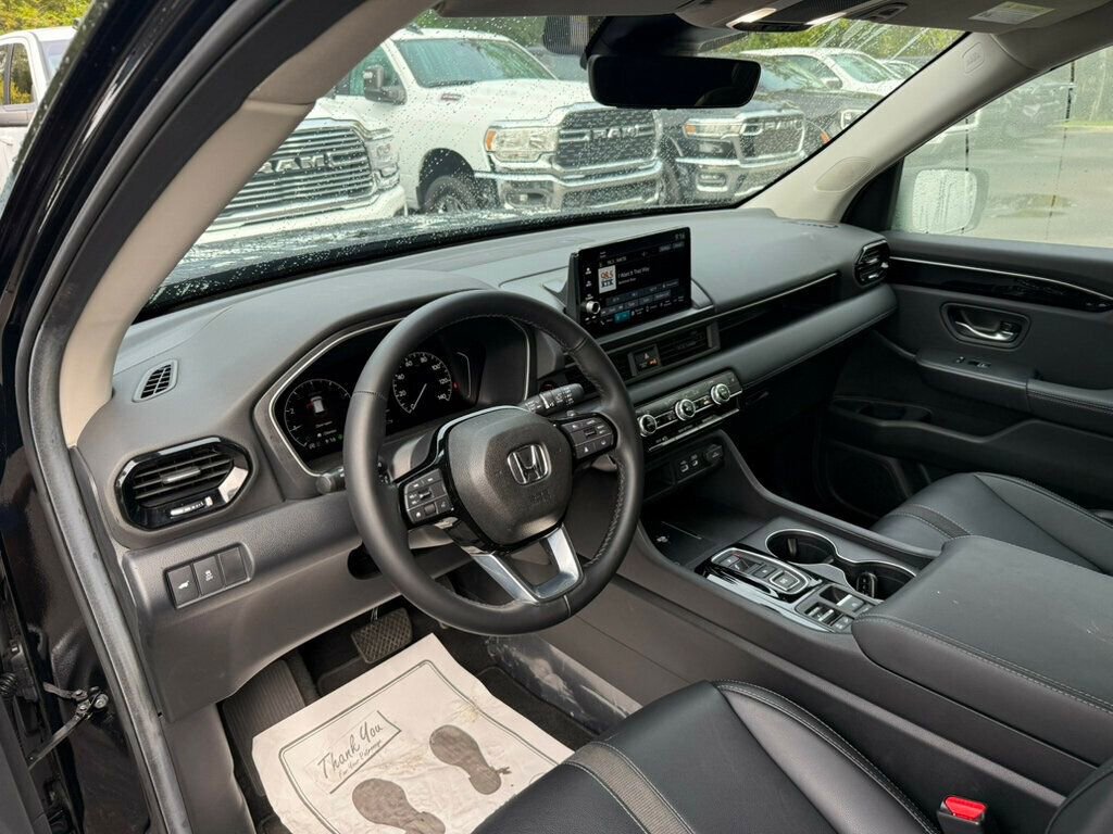 Used 2025 Honda Pilot EX-L image 3