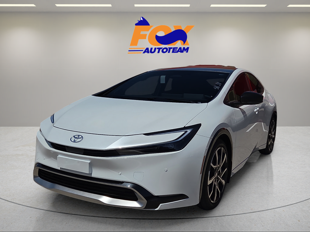 New 2027 Toyota Prius Plug-In Hybrid FWD image 1