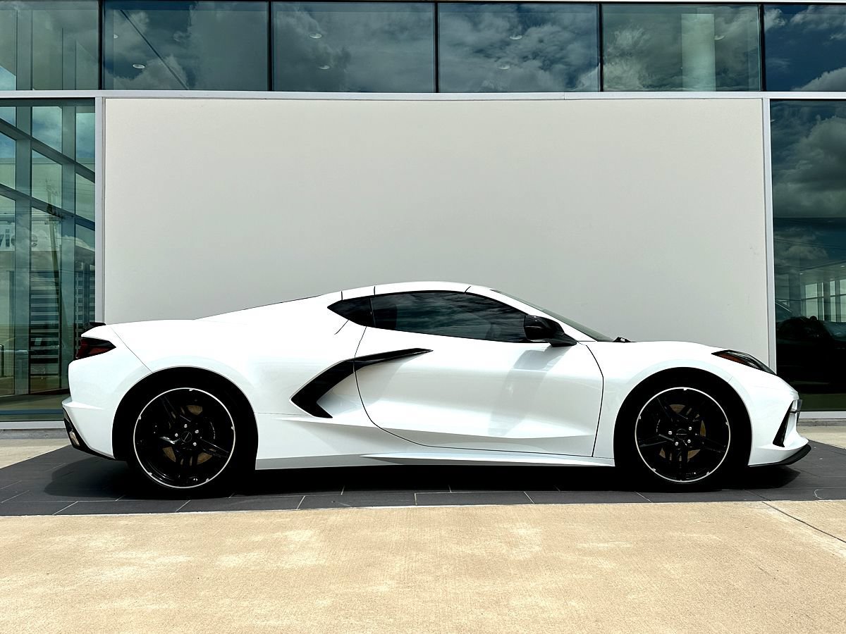 Used 2022 Chevrolet Corvette Stingray Coupe RWD image 3
