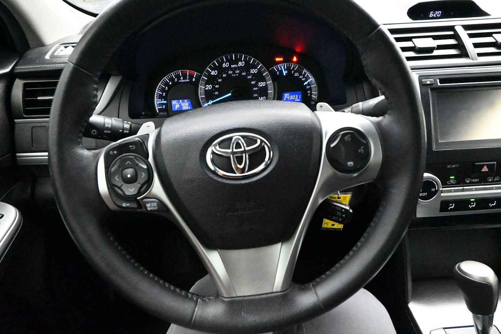 Used 2014 Toyota Camry SE FWD image 49
