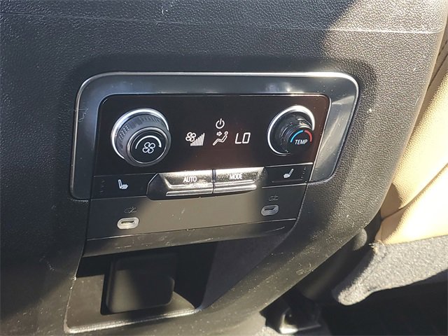 Used 2021 Chevrolet Suburban Premier w/ Premium Package image 12