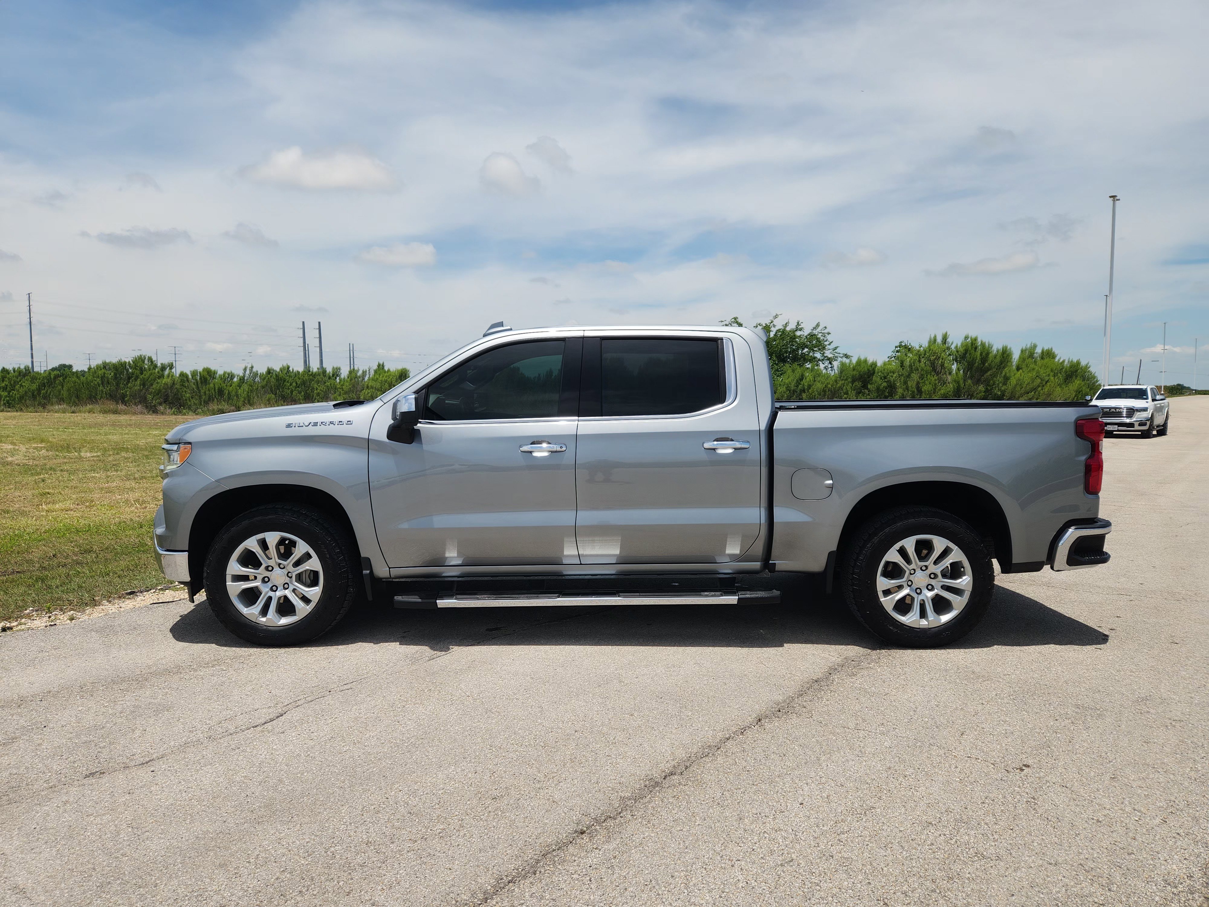 Used 2024 Chevrolet Silverado 1500 LTZ RWD image 4