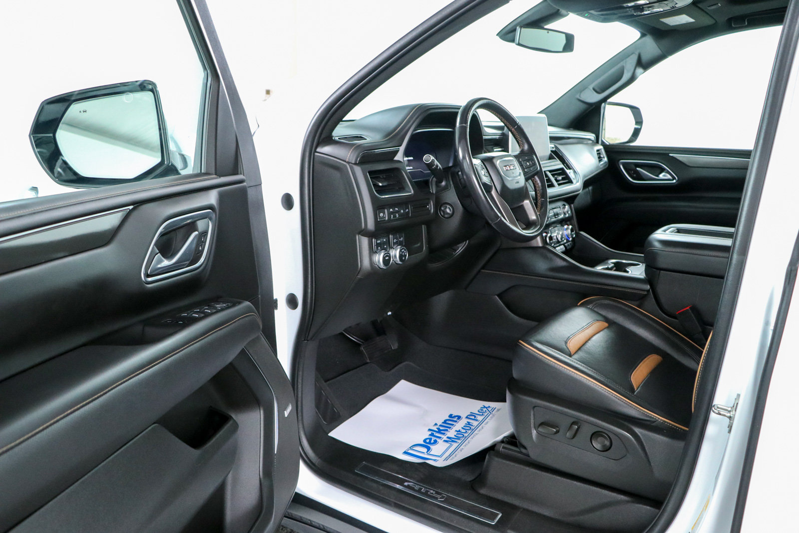 Used 2022 GMC Yukon AT4 AWD/4WD image 3