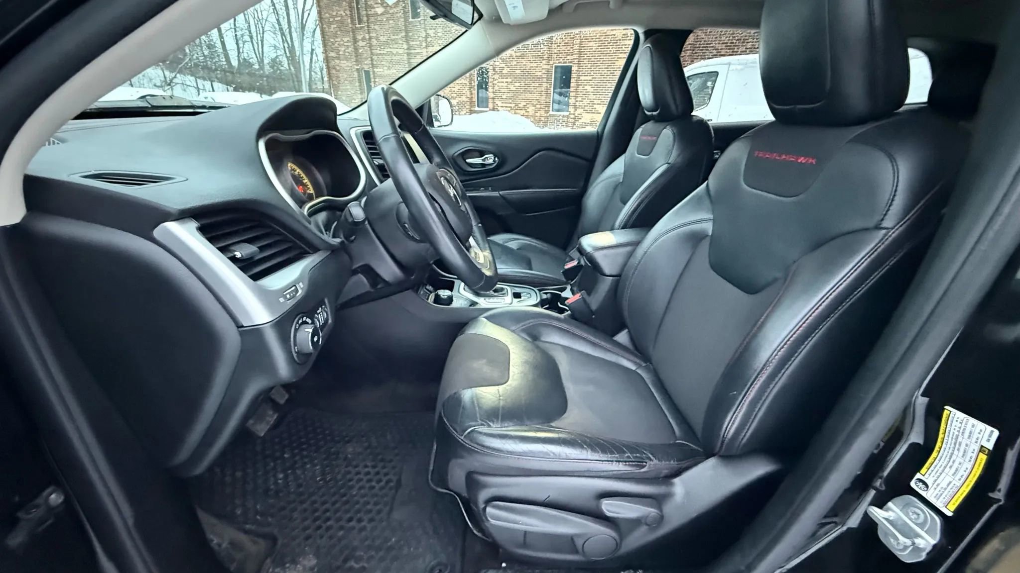 Used 2016 Jeep Cherokee Trailhawk image 2