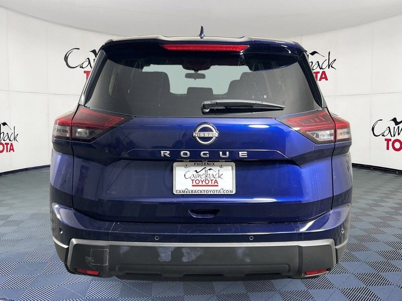 Used 2025 Nissan Rogue SV image 6