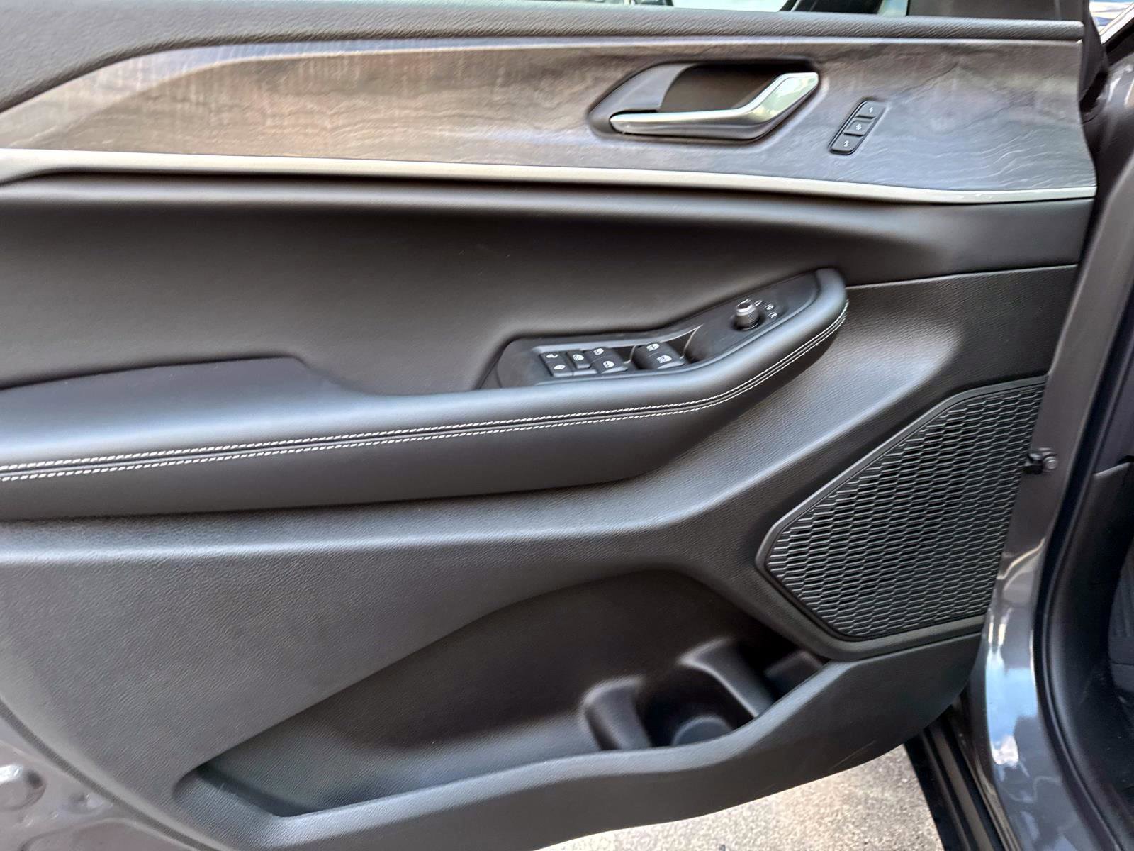 New 2025 Jeep Grand Cherokee Limited image 8