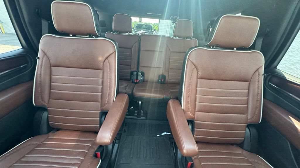 Used 2024 GMC Yukon Denali Ultimate AWD/4WD image 33