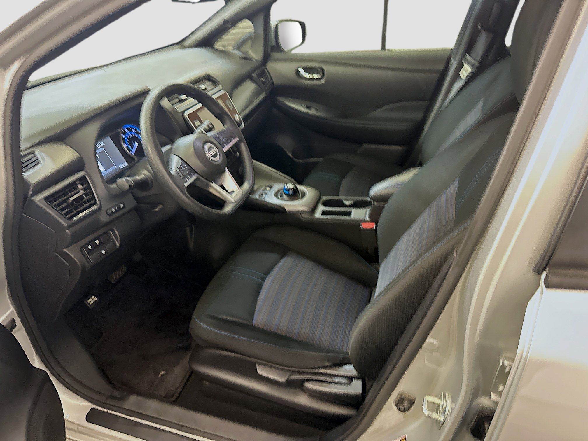 Used 2024 Nissan Leaf S FWD image 13