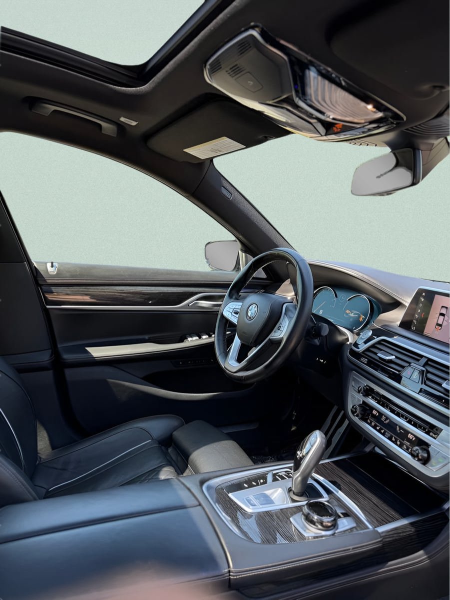 Used 2019 BMW 750i xDrive w/ Executive Package AWD/4WD image 19