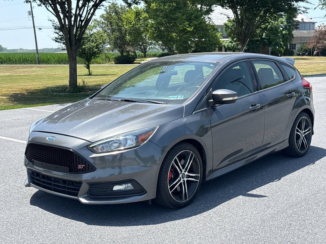 Used 2018 Ford Focus ST FWD image 4