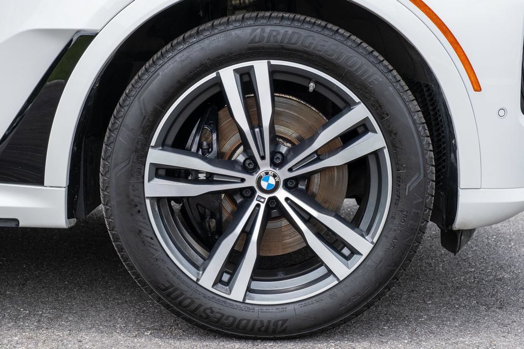 Used 2025 BMW X7 xDrive40i w/ M Sport Package AWD/4WD image 38