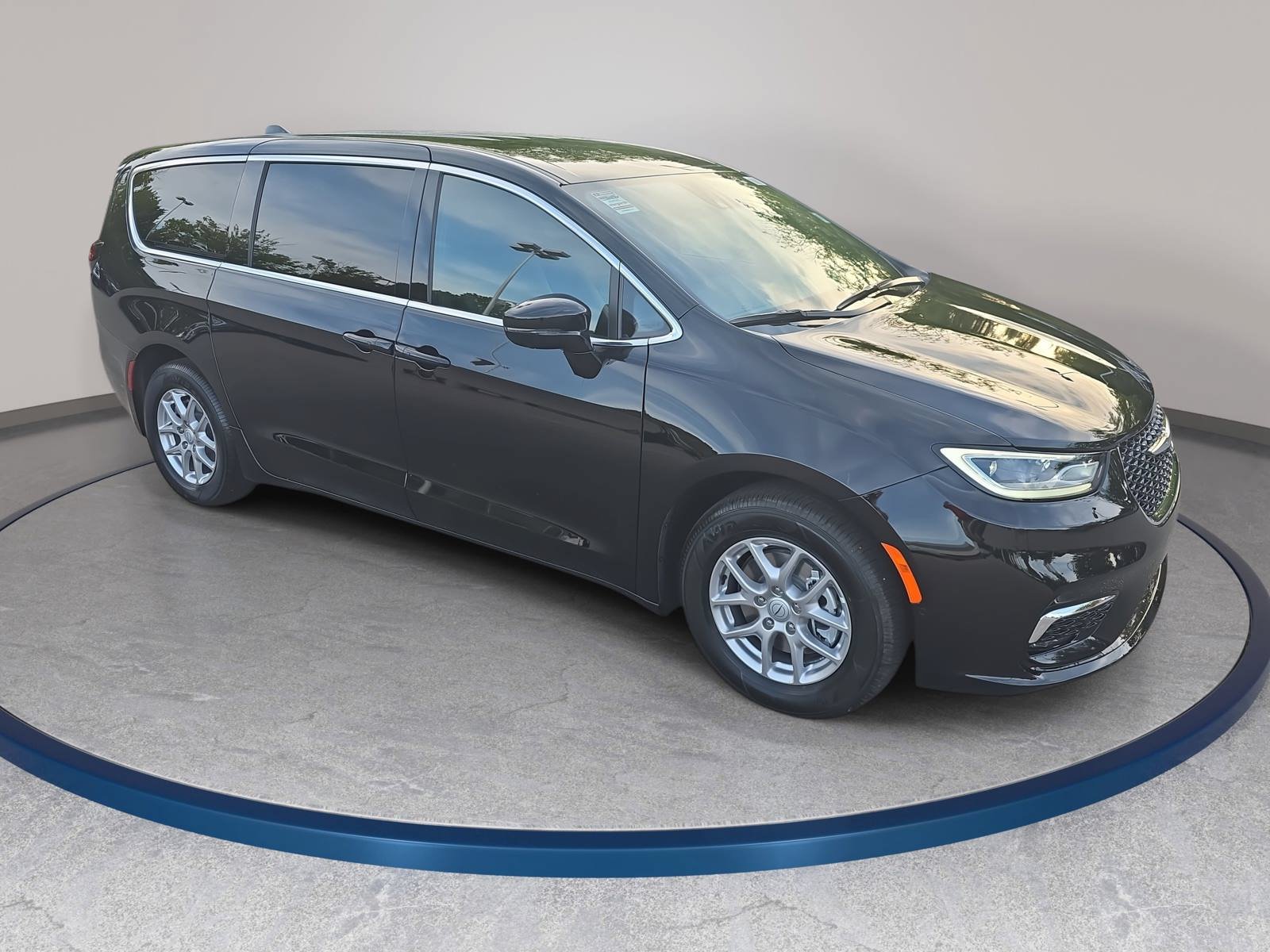 New 2026 Chrysler Pacifica Select FWD image 3