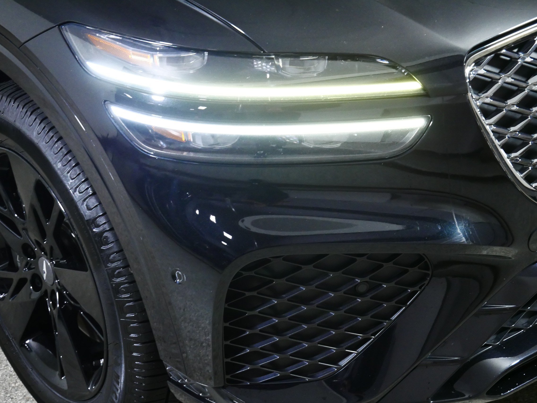 Used 2022 Genesis GV70 3.5T Sport w/ Sport Advanced Package AWD/4WD image 16