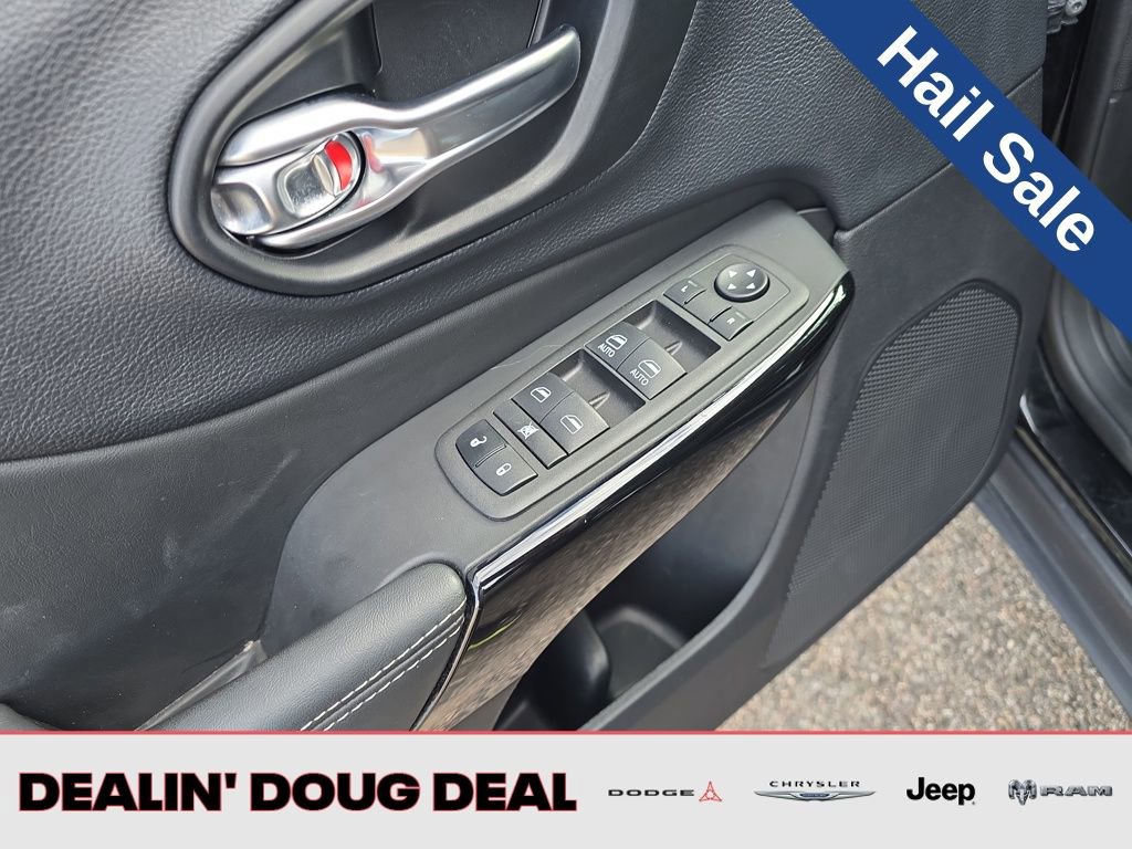 Used 2023 Jeep Cherokee Altitude Lux image 12