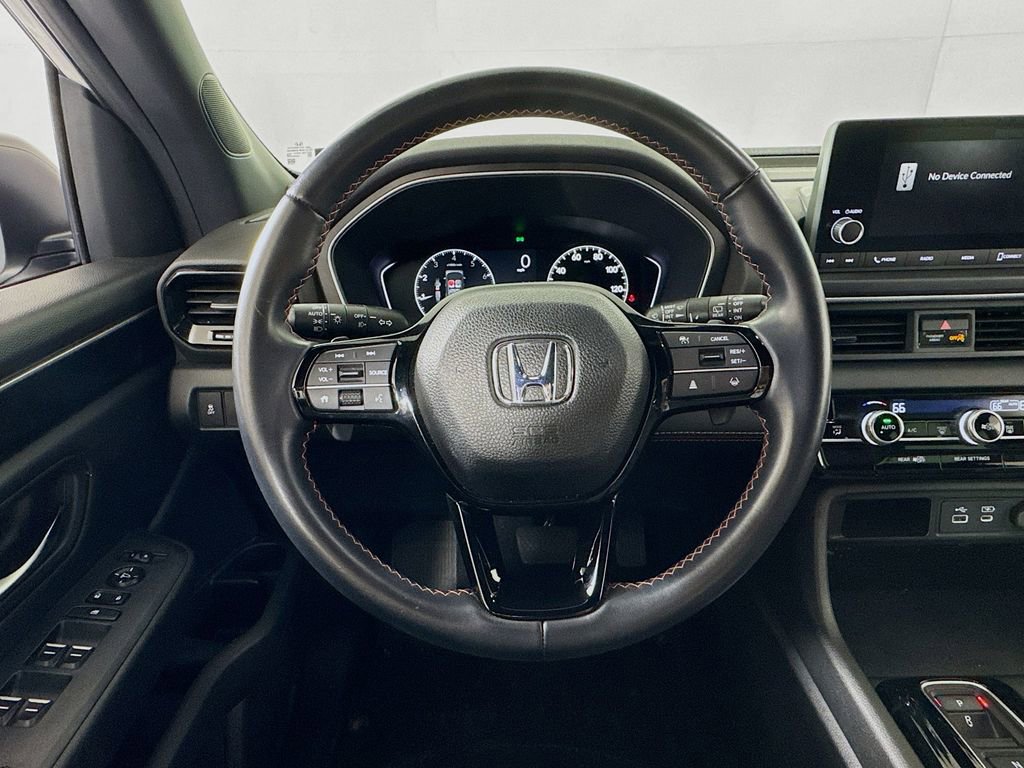 Used 2023 Honda Pilot Sport image 11