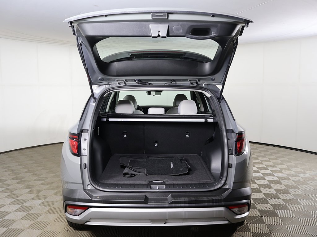 Certified 2025 Hyundai Tucson SE image 13