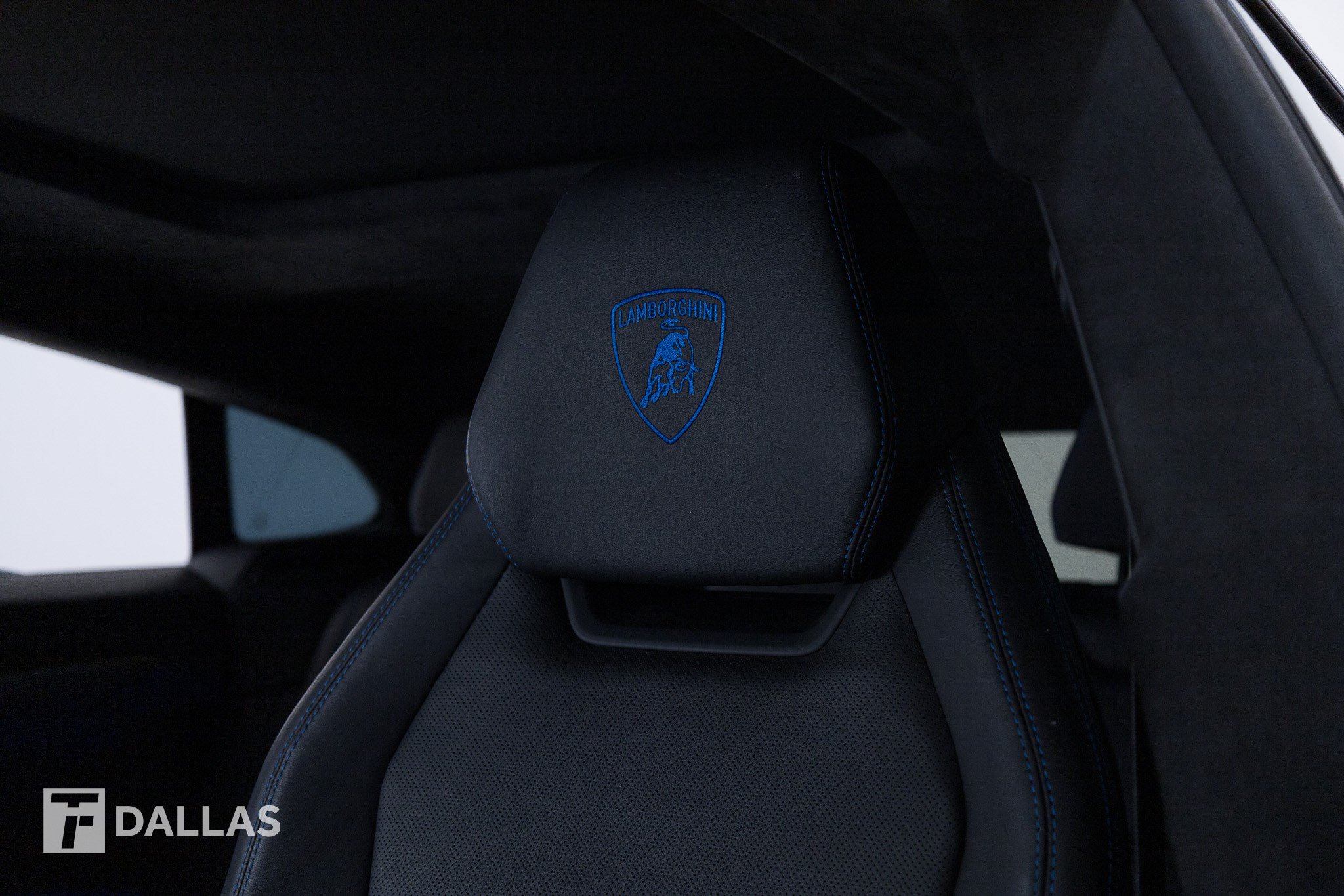 Used 2022 Lamborghini Urus AWD/4WD image 22