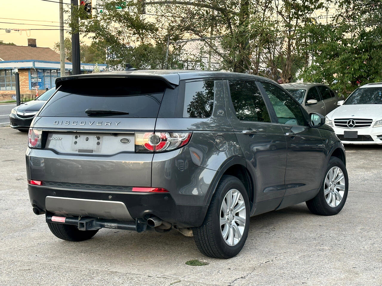 Used 2016 Land Rover Discovery Sport SE image 4