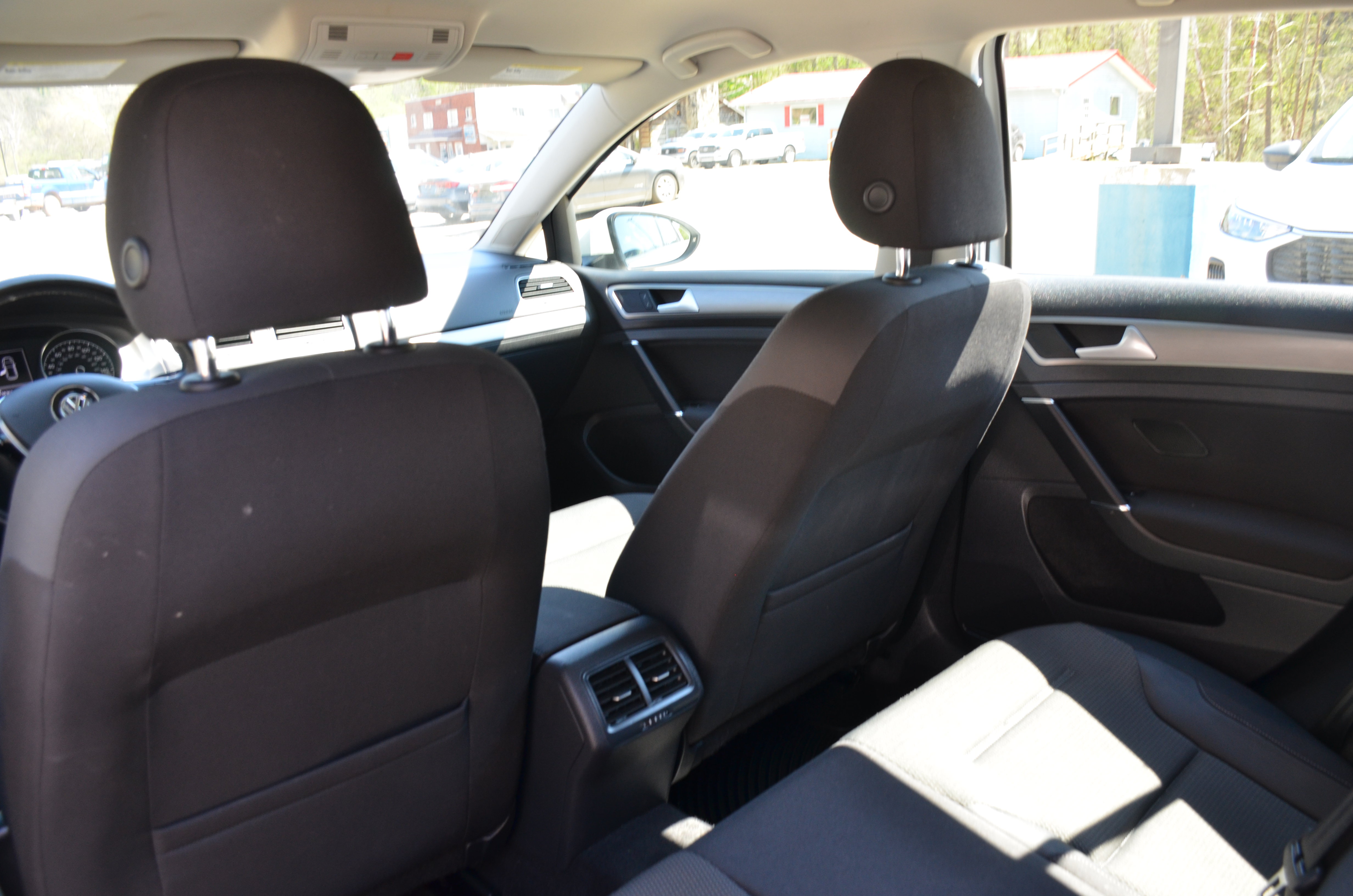 Used 2016 Volkswagen Golf S FWD image 16