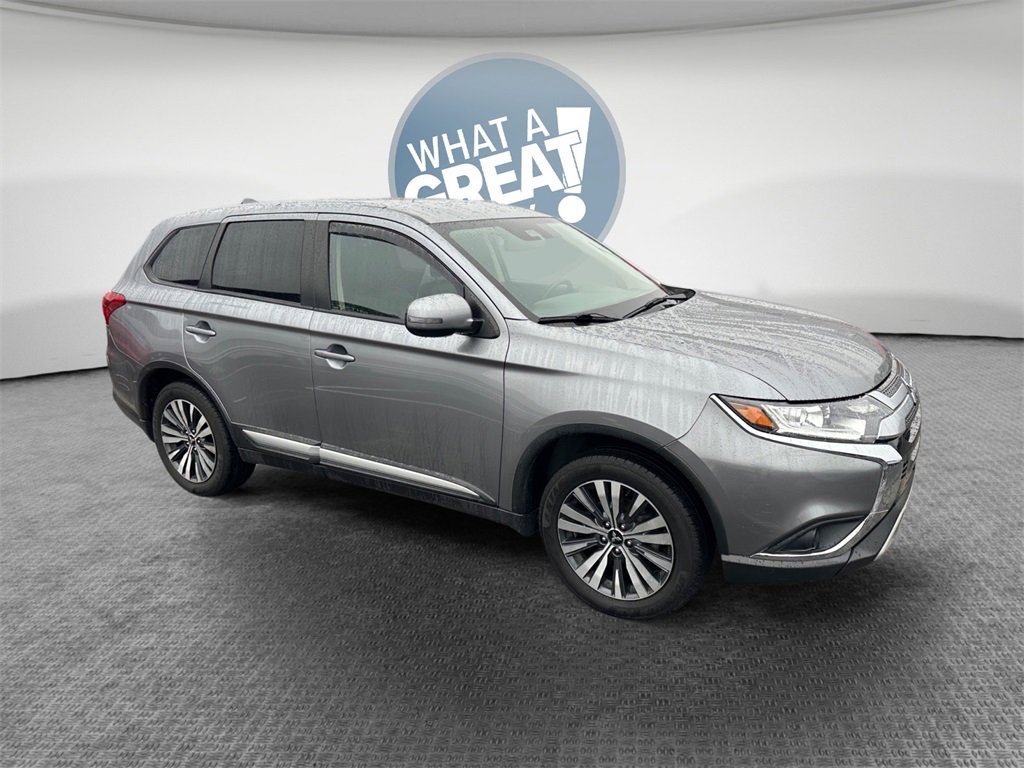 Used 2020 Mitsubishi Outlander SE image 1
