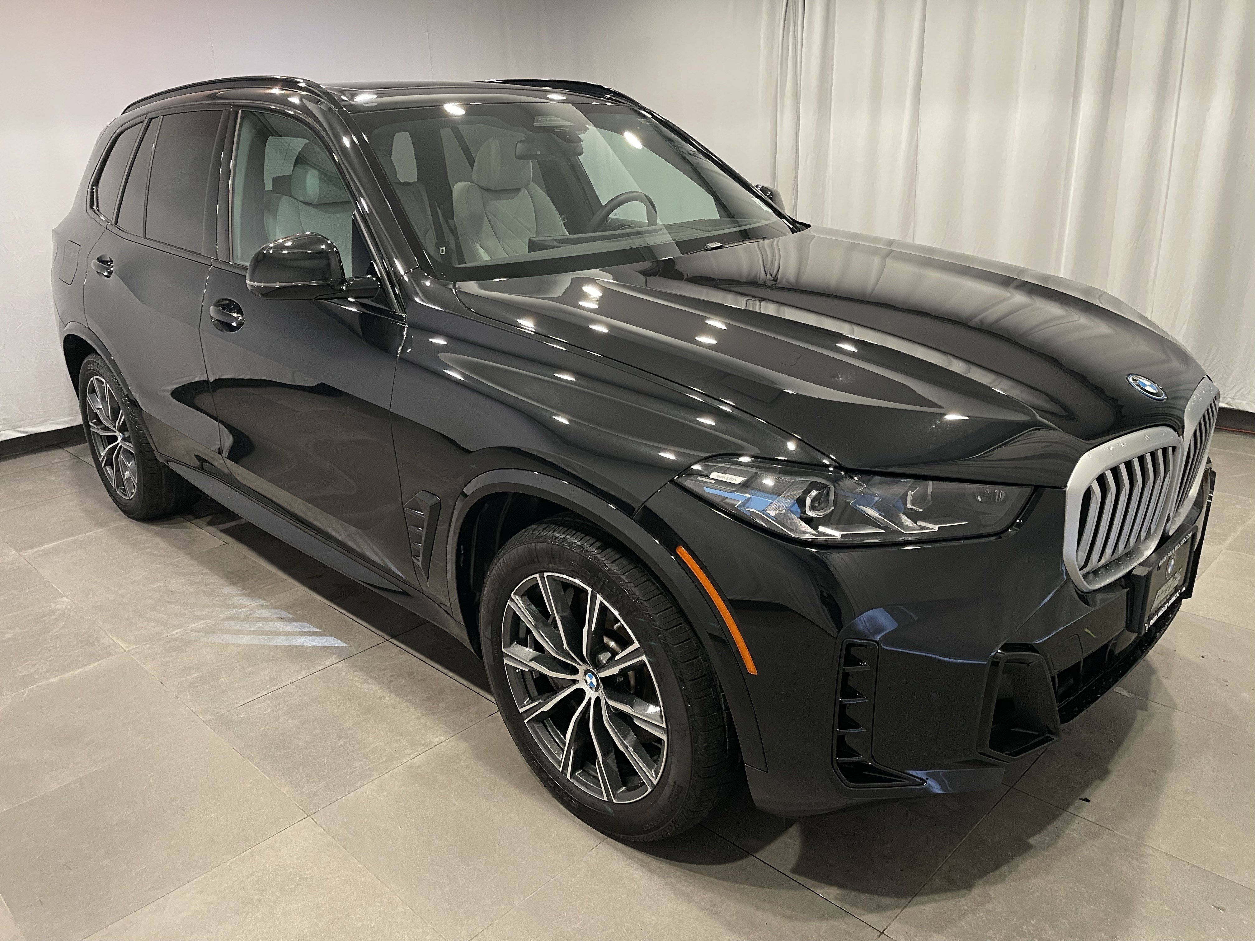 Used 2026 BMW X5 xDrive50e w/ M Sport Package image 3