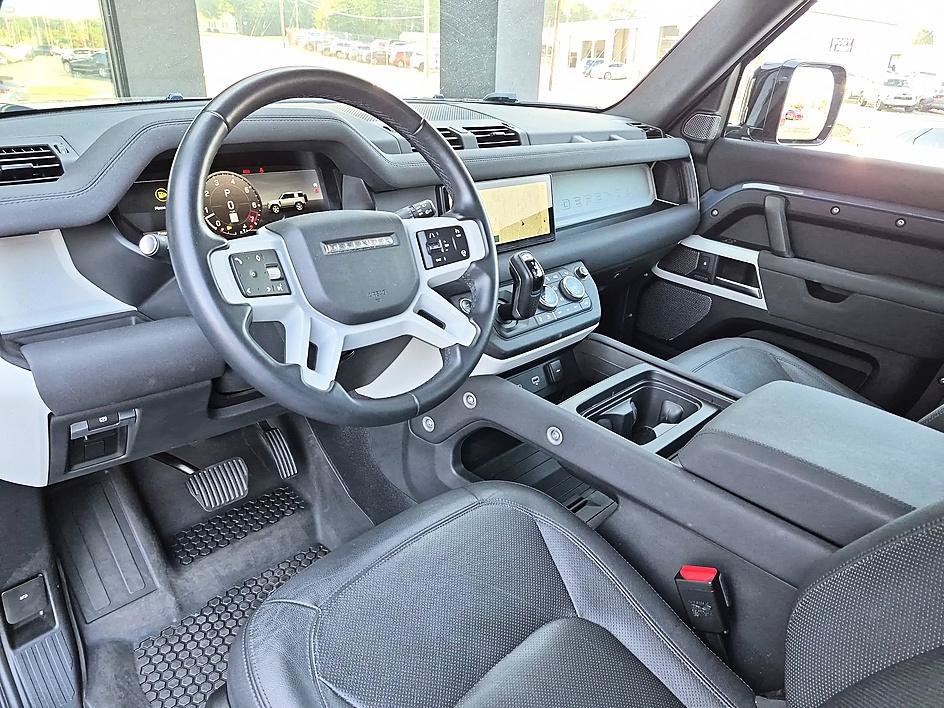 Used 2023 Land Rover Defender 90 SE AWD/4WD image 30