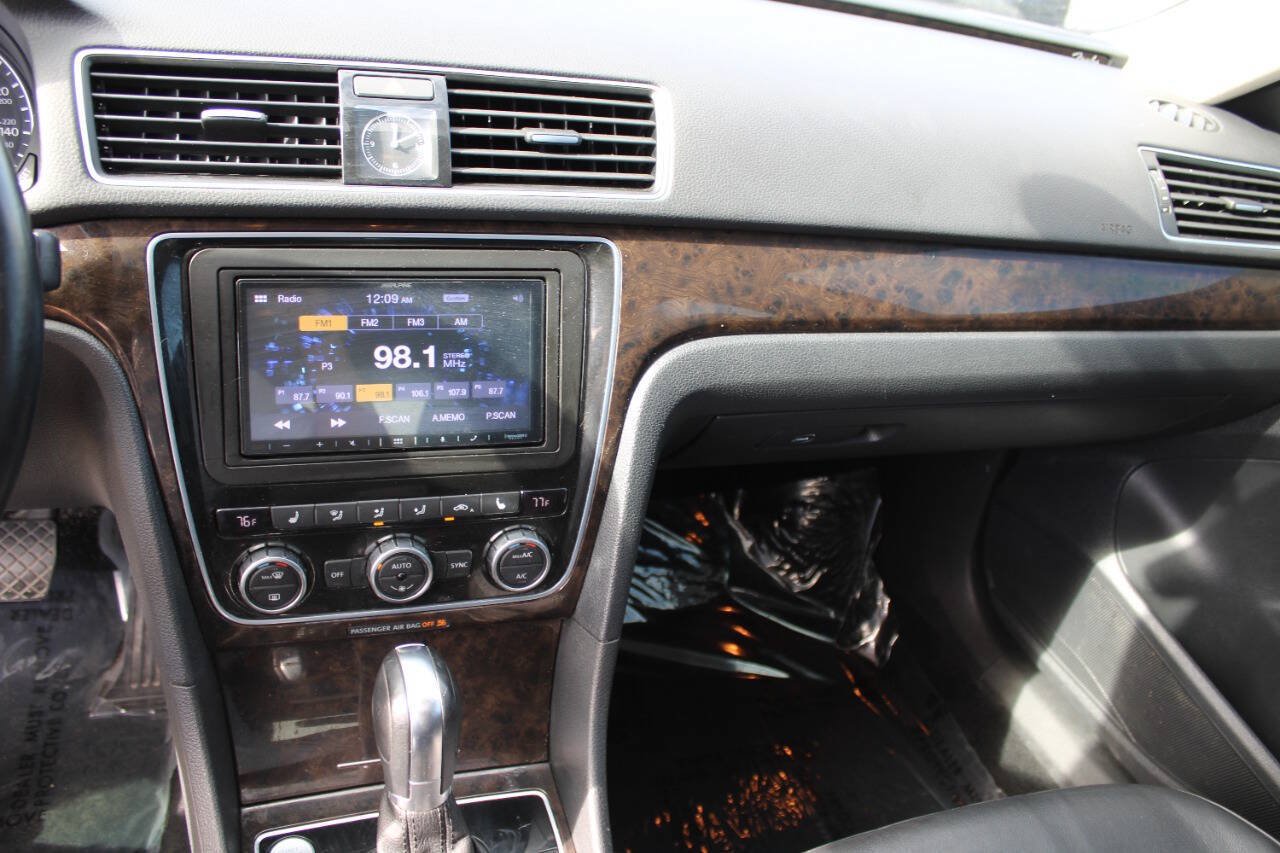 Used 2014 Volkswagen Passat 1.8T SEL Premium FWD image 13