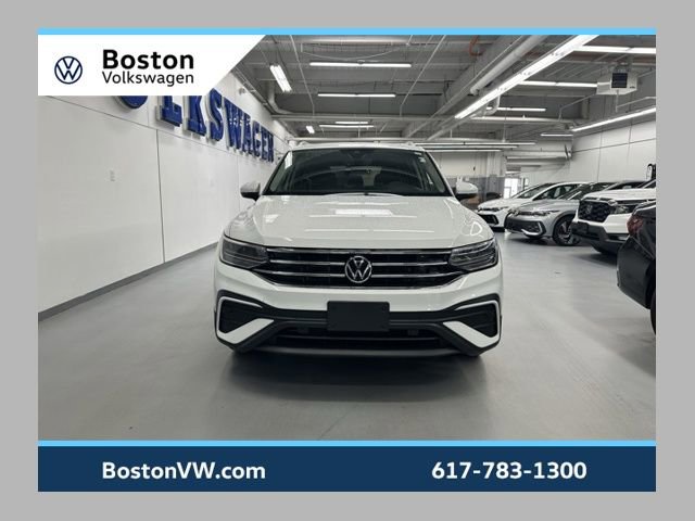 Certified 2022 Volkswagen Tiguan SE w/ Panoramic Sunroof Package image 1