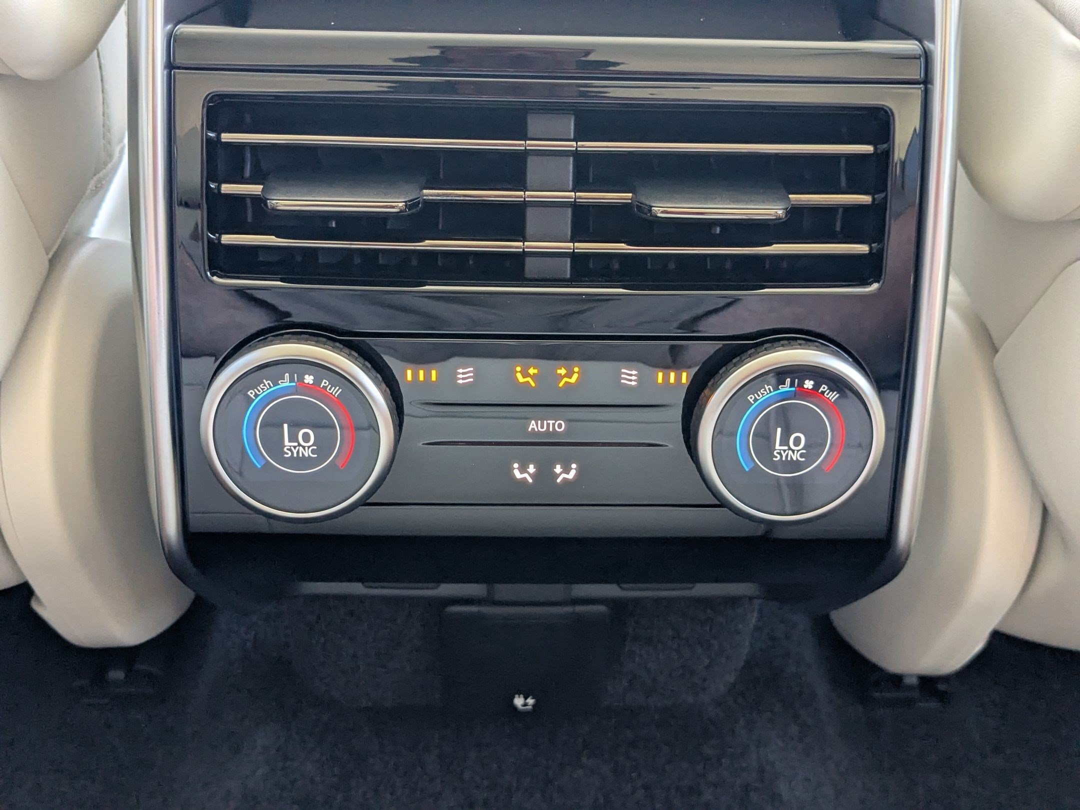 New 2026 Land Rover Range Rover SE AWD/4WD image 29