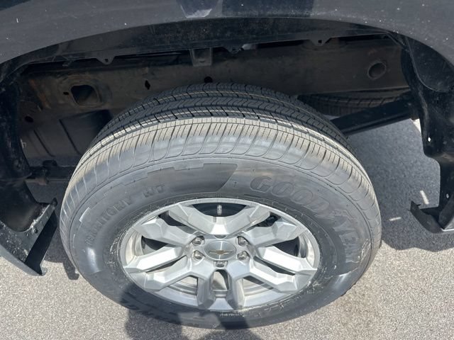 Used 2023 Chevrolet Silverado 1500 LT AWD/4WD image 18