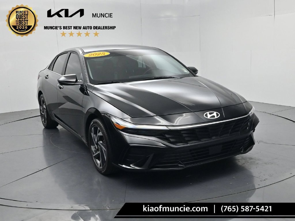 Used 2025 Hyundai Elantra Limited w/ Cargo Package FWD image 1