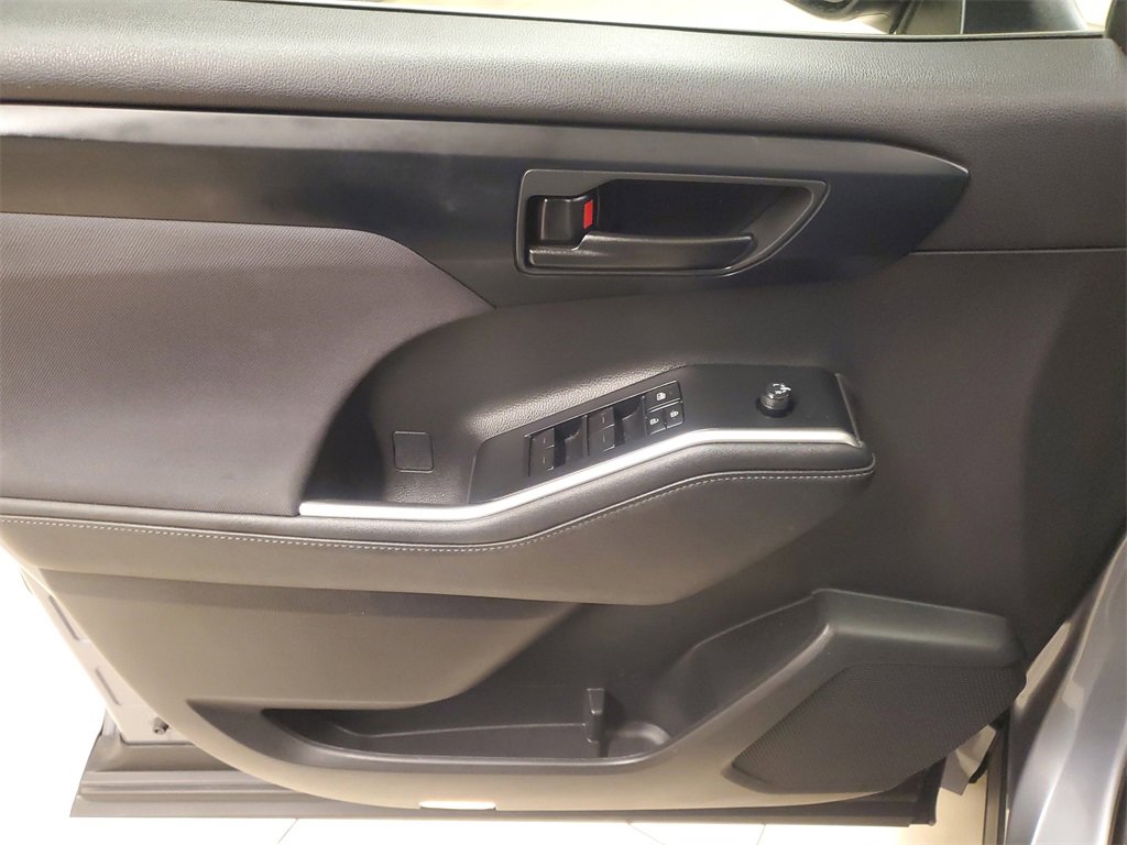 Certified 2023 Toyota Highlander LE image 18