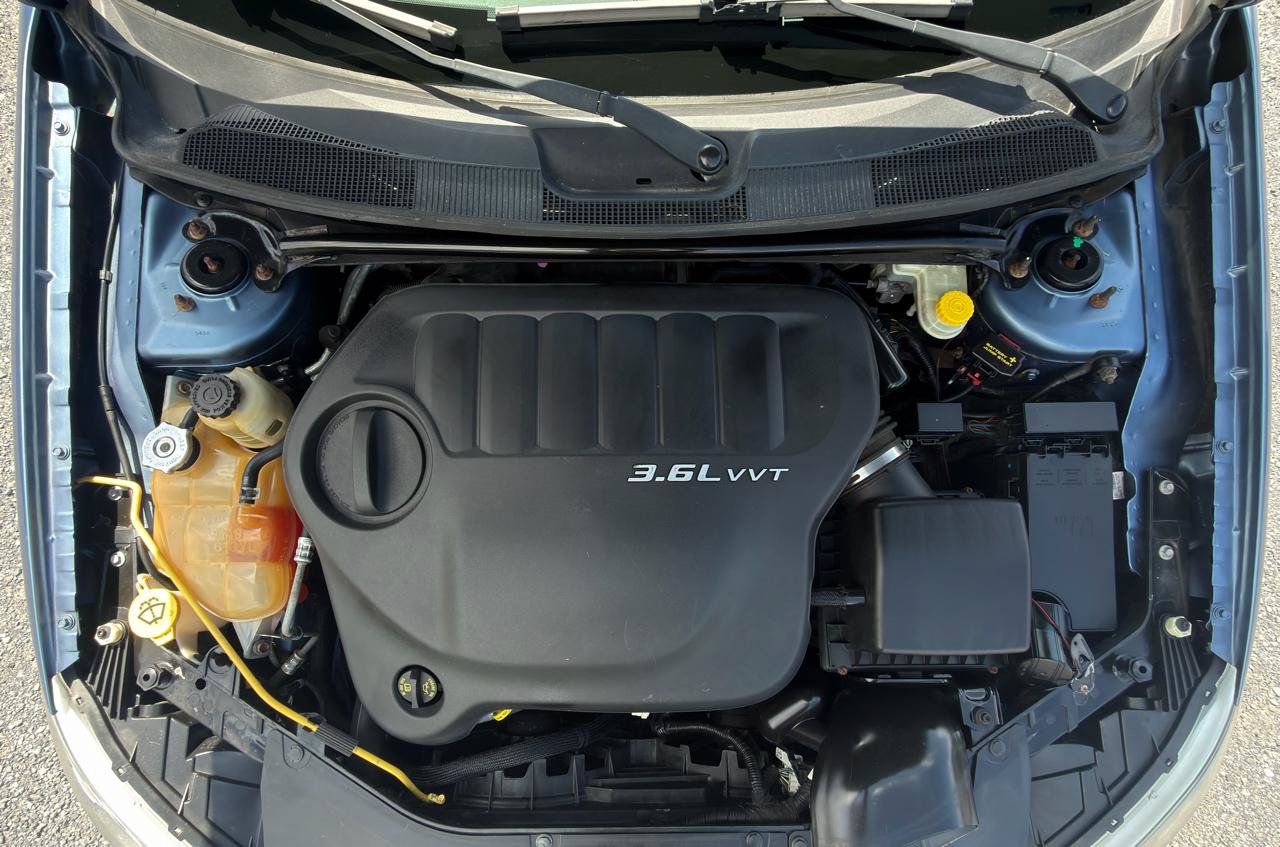 Used 2011 Chrysler 200 Touring FWD image 29