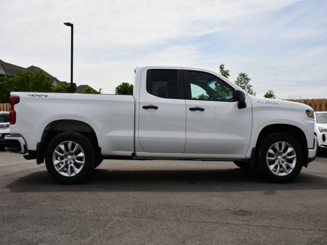 Used 2020 Chevrolet Silverado 1500 Custom w/ Custom Value Package AWD/4WD image 13