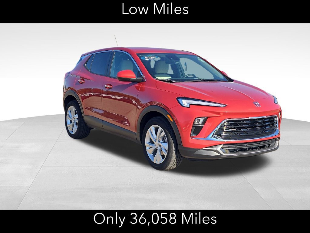 Used 2024 Buick Encore GX Preferred w/ Comfort Package FWD image 2