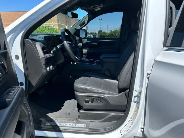 Used 2025 Chevrolet Tahoe LT AWD/4WD image 2