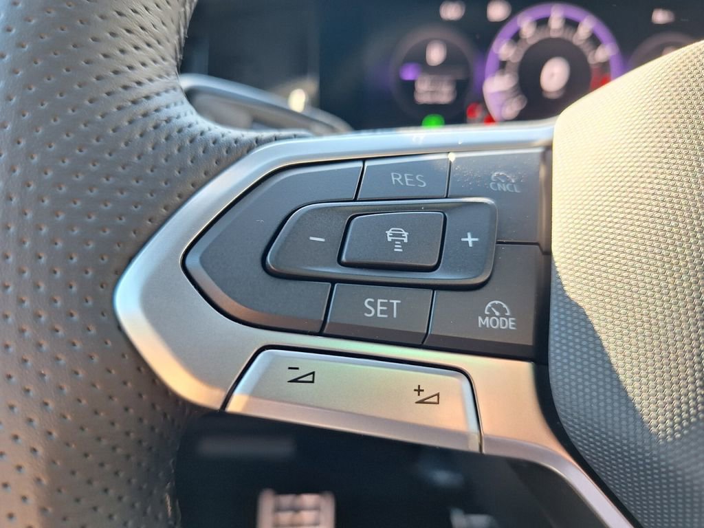 New 2026 Volkswagen Tiguan SE R-Line image 13