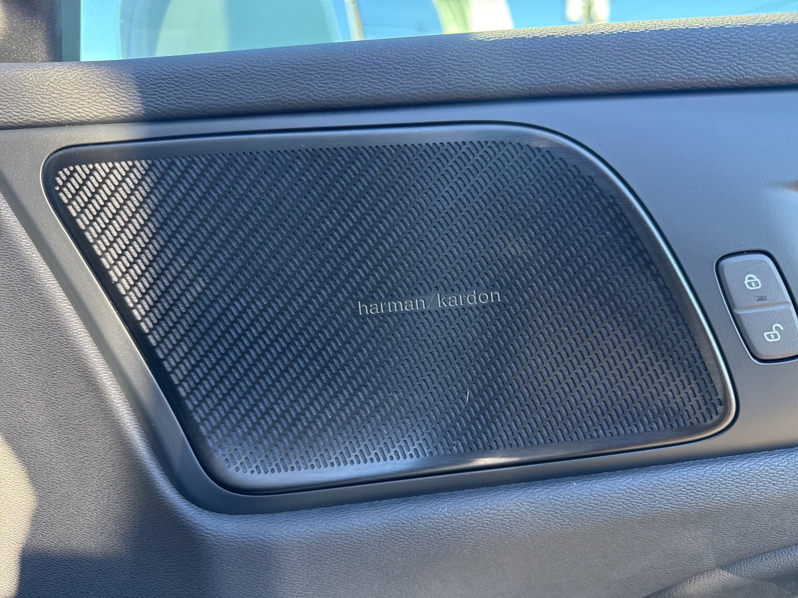 Used 2024 Volvo V60 B5 Cross Country Plus image 14