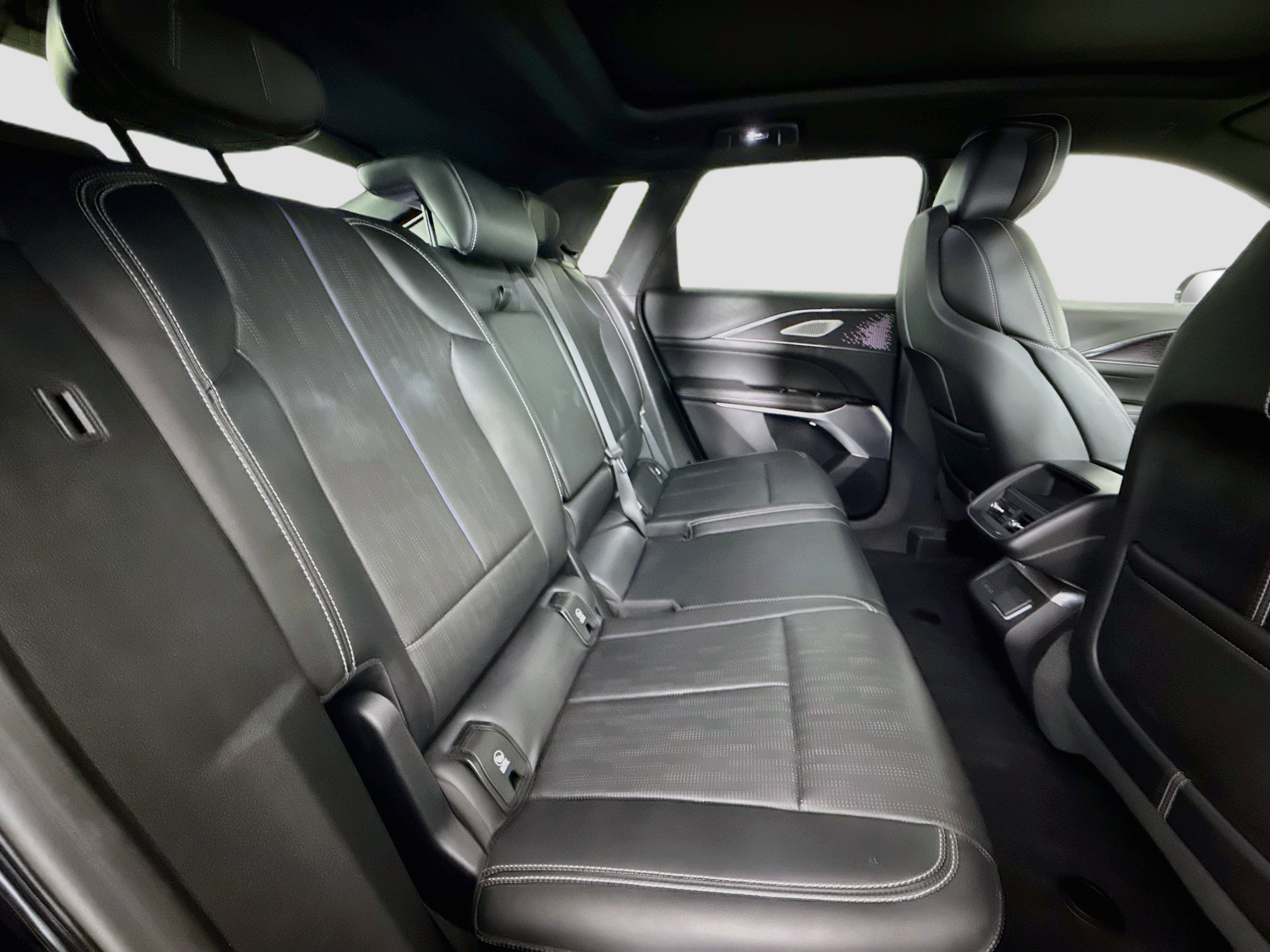 Used 2023 Cadillac Lyriq 2WD image 29