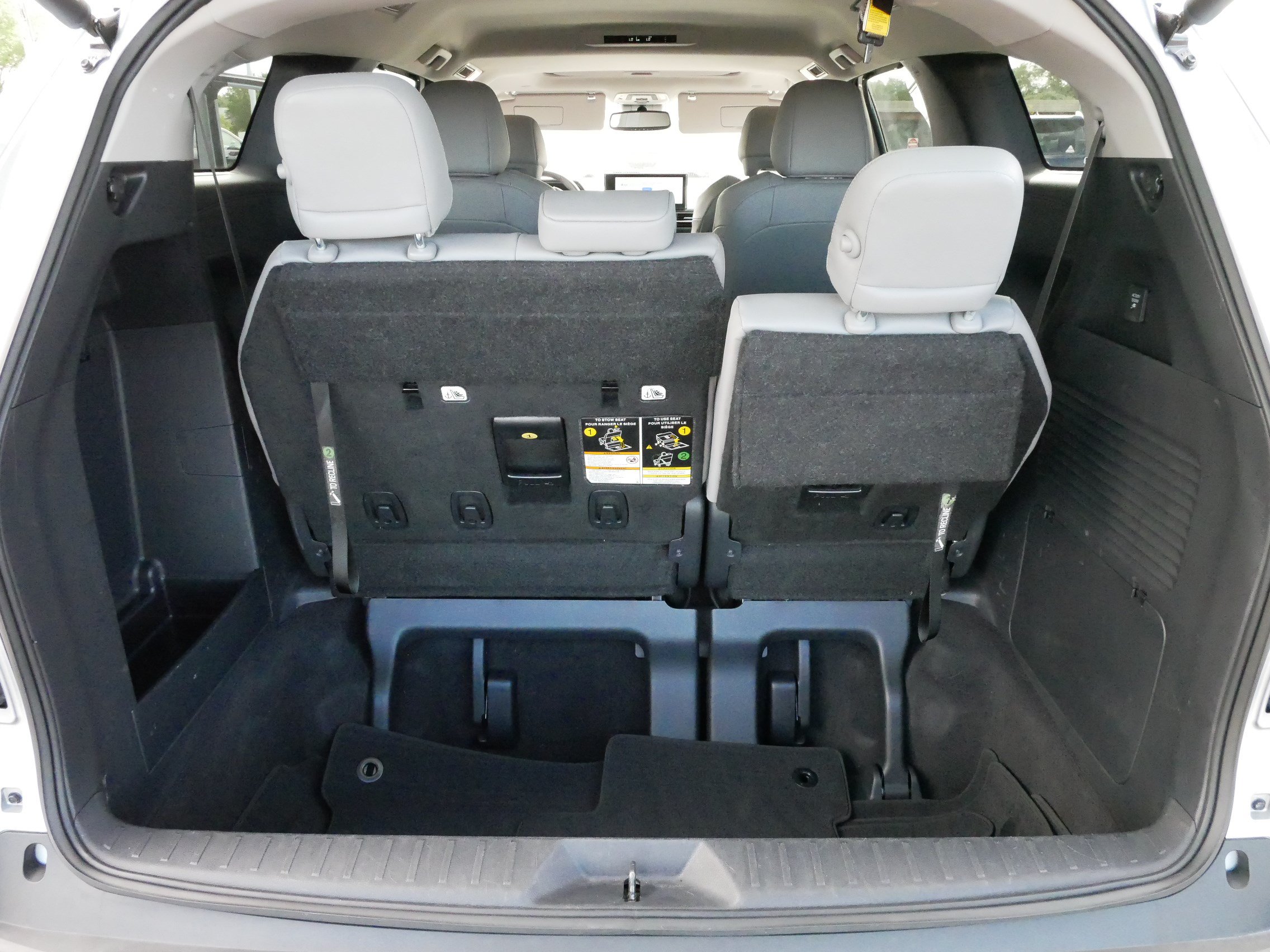 Used 2025 Toyota Sienna XLE w/ XLE Plus Package AWD/4WD image 18