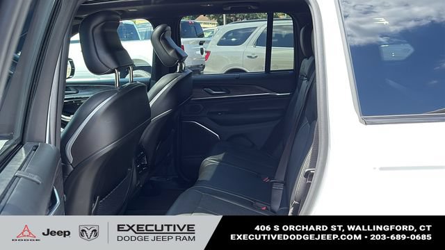 Used 2023 Jeep Grand Cherokee Overland w/ Luxury Tech Group IV AWD/4WD image 24