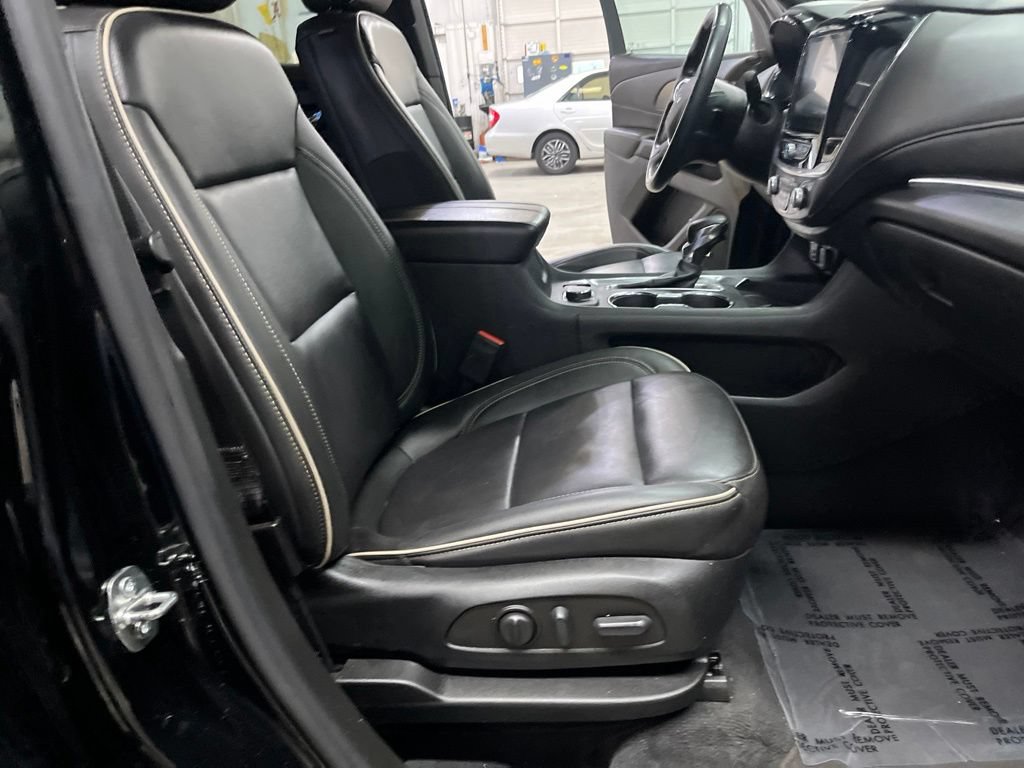 Used 2023 Chevrolet Traverse Premier w/ Redline Edition FWD image 38