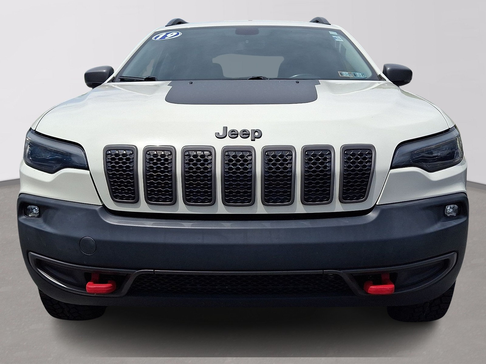 Used 2019 Jeep Cherokee Trailhawk AWD/4WD image 2