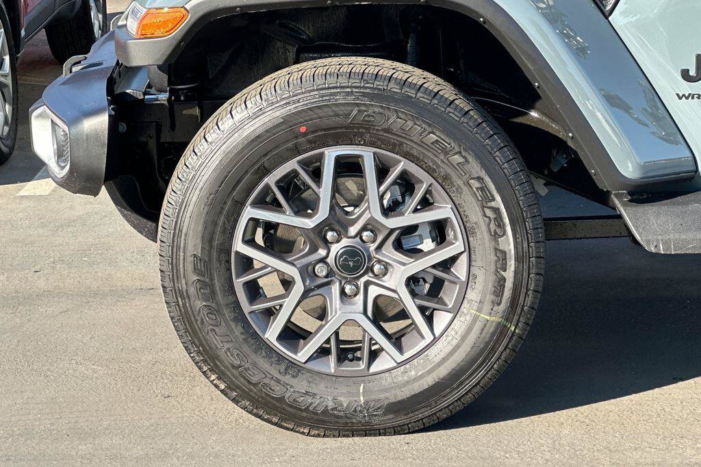 New 2026 Jeep Wrangler Unlimited Sahara AWD/4WD image 25