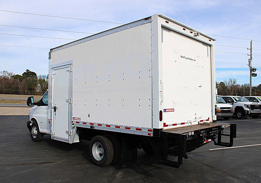 Used 2020 Chevrolet Express 3500 w/ Driver Convenience Package image 4