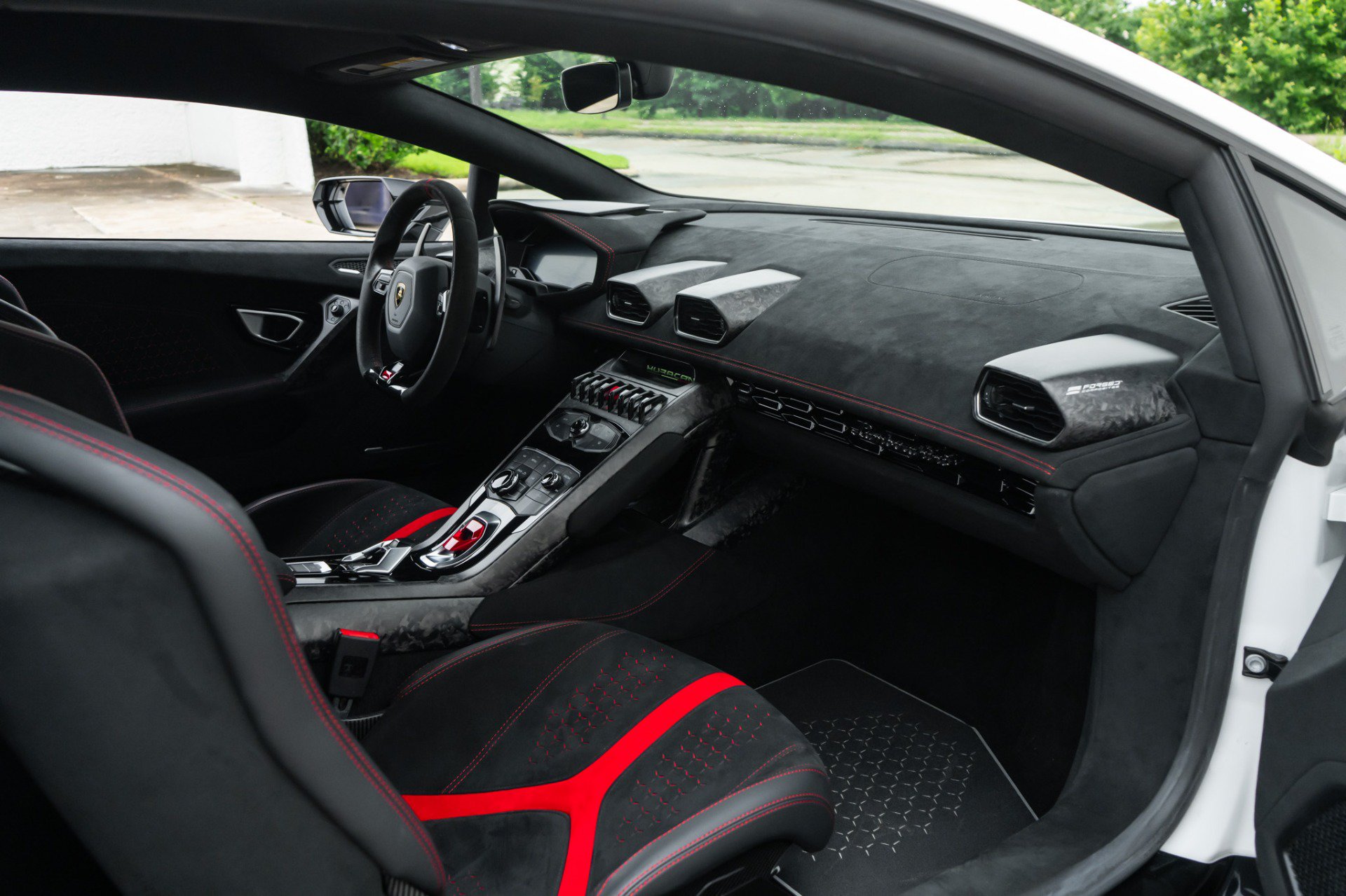 Used 2018 Lamborghini Huracan Performante AWD/4WD image 17