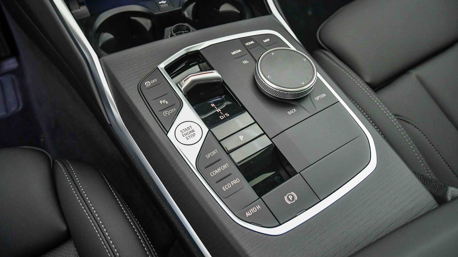 New 2026 BMW 330i Sedan w/ Convenience Package image 23