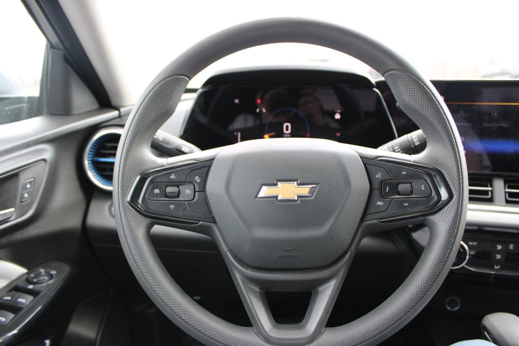 Used 2025 Chevrolet Trax LT image 32
